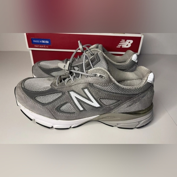 Women's New Balance 990 V4 Shoes - Picture 6 of 8